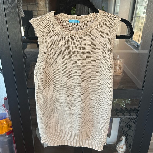 J Mclaughlin Sweaters - J McLaughlin Women's Tan Cotton Sleeveless Sweater Vest. Size Large